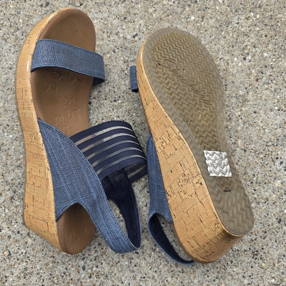 Skechers gently used